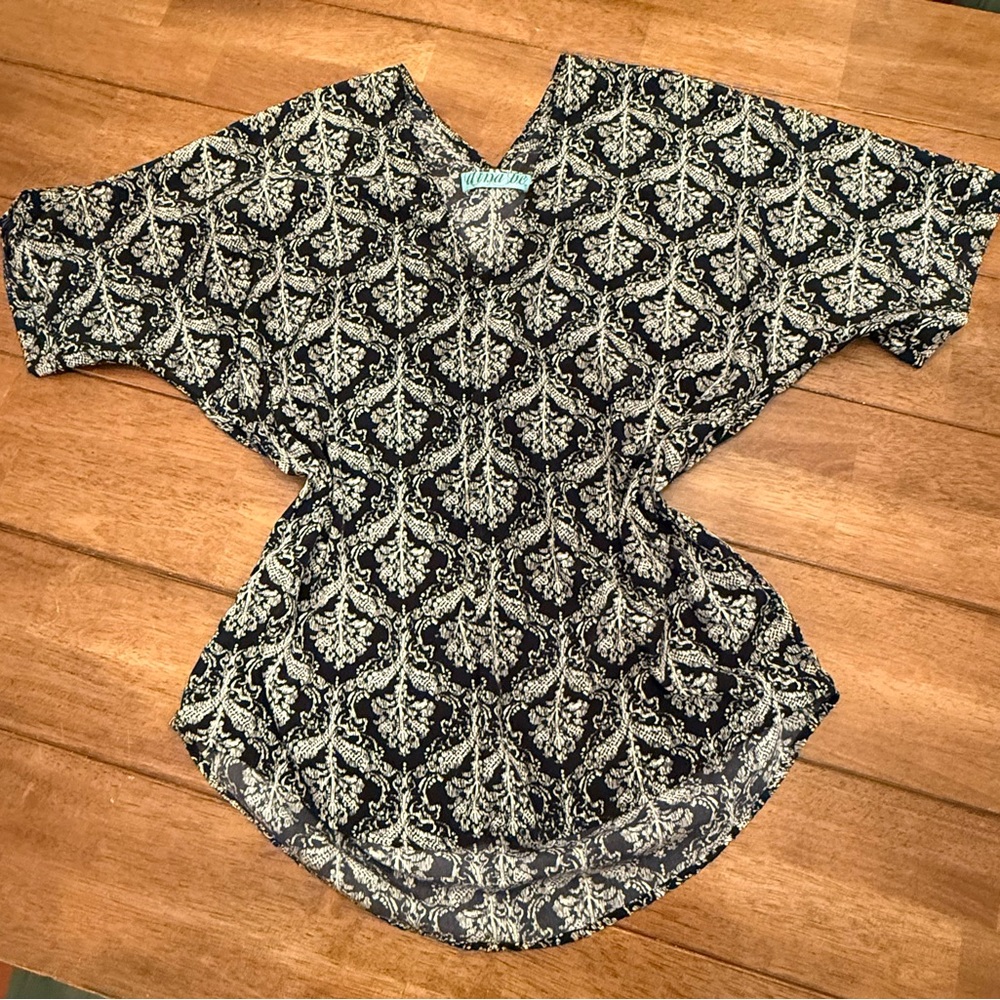 Francesca's Collections Black and Cream Blouse